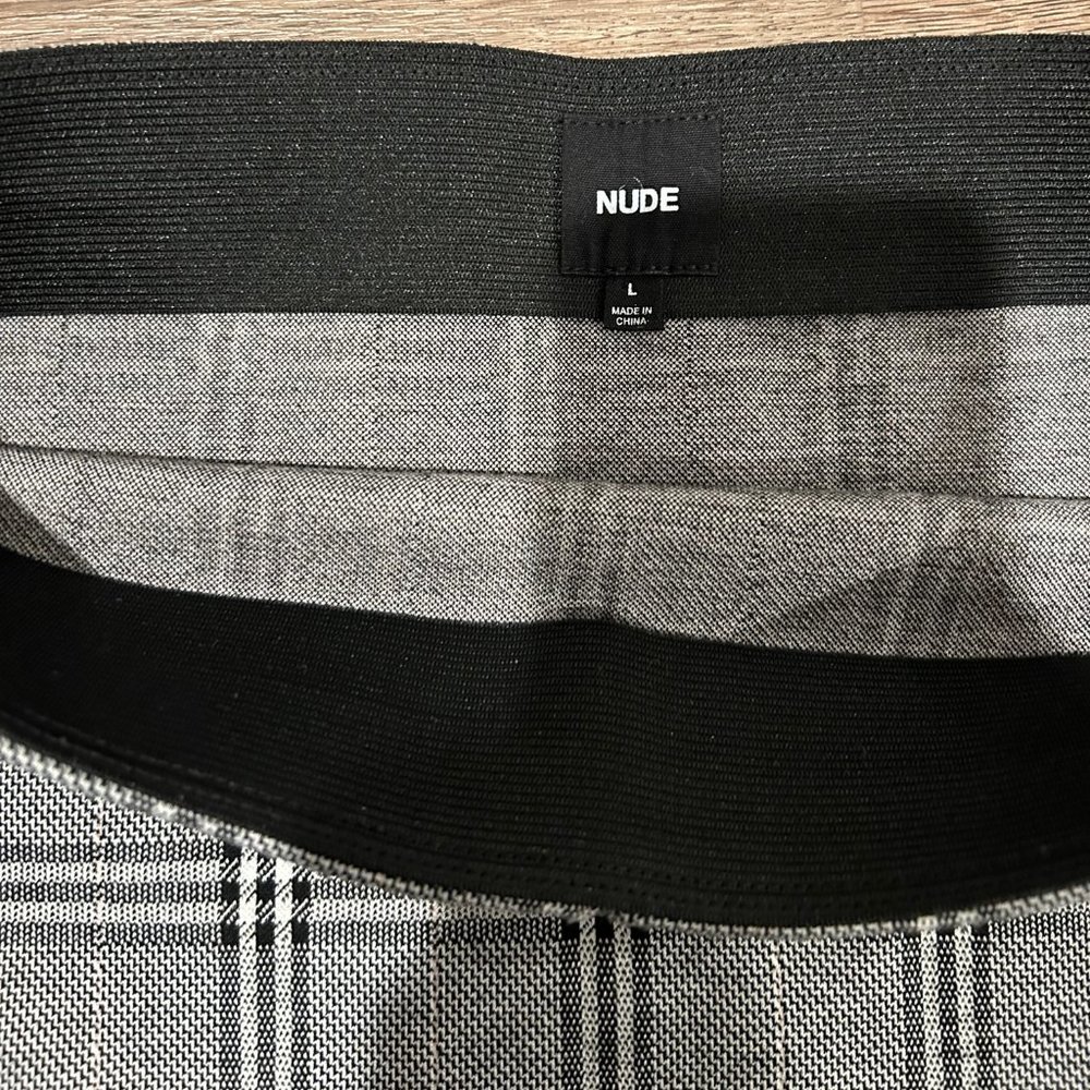 Black and White plaid ruffle bodycon skirt - Picture 3 of 3